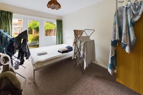 4 bedroom terraced house to rent, Woburn Close, Stevenage