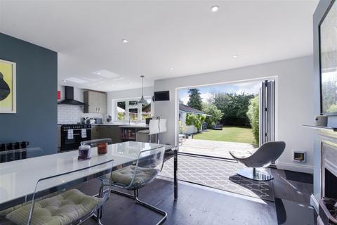 15 Dorking Road, Epsom, KT18 7JR