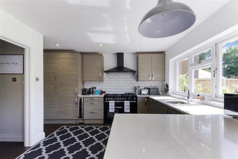 15 Dorking Road, Epsom, KT18 7JR