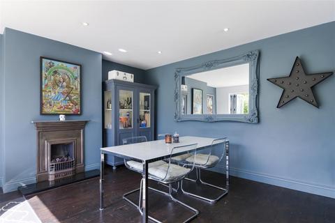 15 Dorking Road, Epsom, KT18 7JR