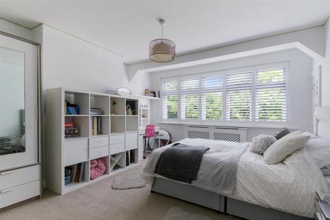 15 Dorking Road, Epsom, KT18 7JR