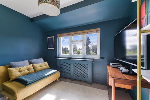 15 Dorking Road, Epsom, KT18 7JR