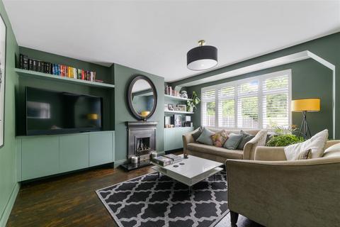 15 Dorking Road, Epsom, KT18 7JR