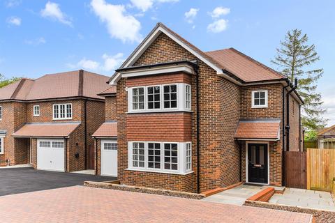 4 bedroom detached house for sale, Leatherhead Road, Great Bookham, Leatherhead