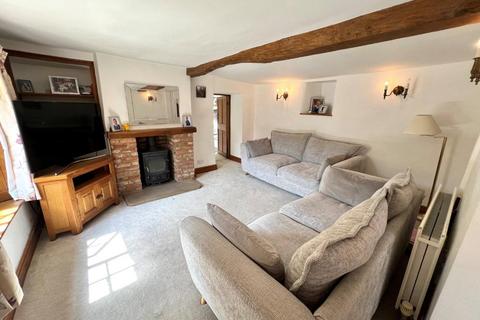 3 bedroom cottage for sale, High Street, Weedon, NN7
