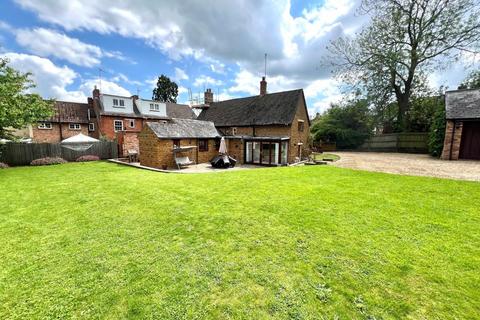 3 bedroom cottage for sale, High Street, Weedon, Northamptonshire NN7