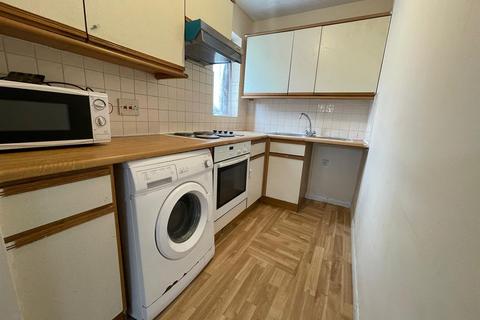 1 bedroom apartment to rent, Barnes Avenue, Southall UB2