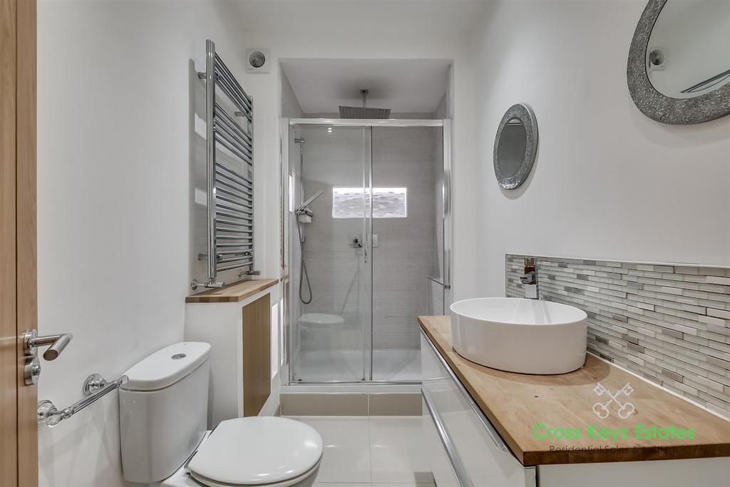 Primary En-suite Shower Room