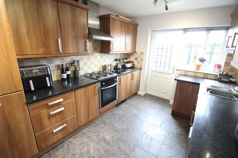 4 bedroom semi-detached house for sale, Westfield Lane, Leeds LS25