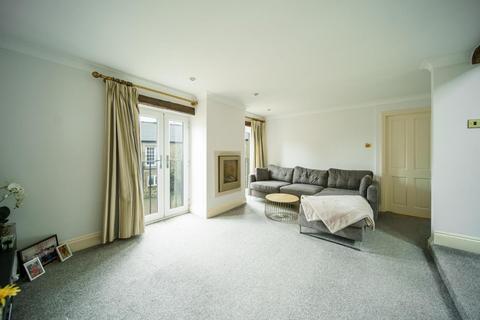 2 bedroom apartment for sale, King Lane, Leeds LS17