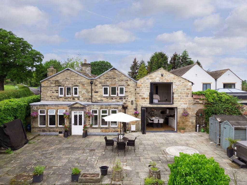 Thorner Lane, Leeds LS14 5 bed detached house for sale £999,950