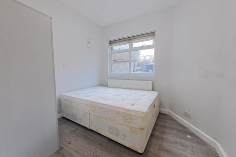 1 bedroom flat to rent, West Green Road, London