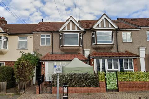 2 bedroom flat to rent, 236 Hornchurch Road, Hornchurch