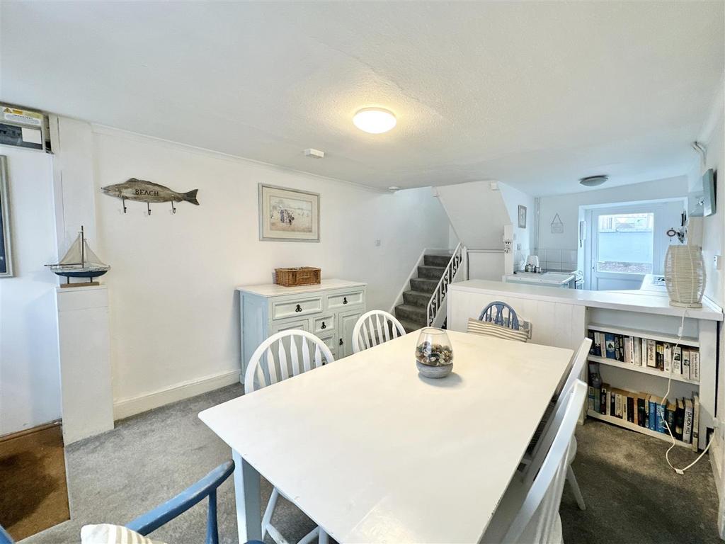 Dining Area.jpg