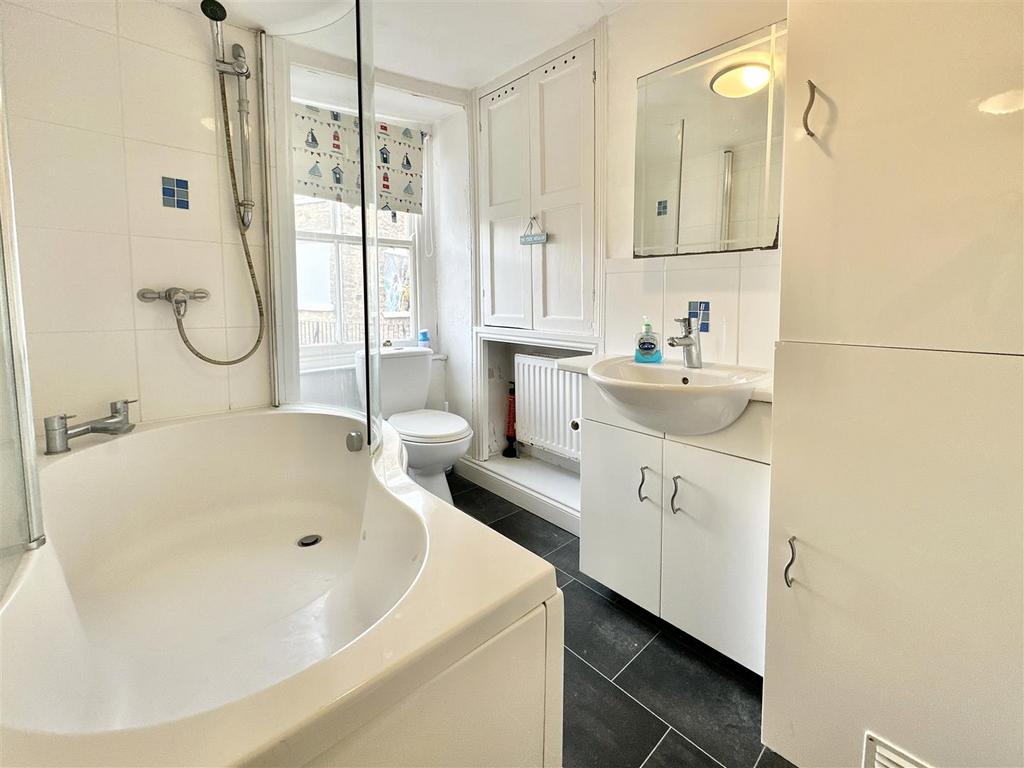 Family Bathroom.jpg