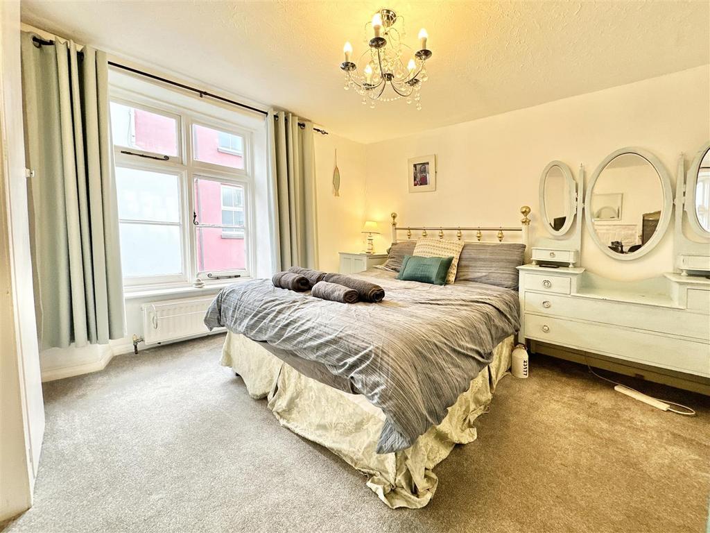 Bedroom 1.jpg