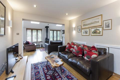4 bedroom house to rent, Pit Farm Road, Guildford GU1