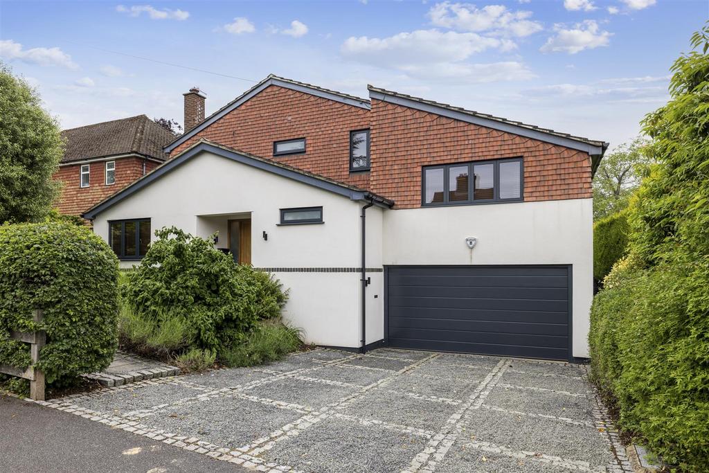 Pit Farm Road, Guildford GU1 4 bed house - £4,750 pcm (£1,096 pw)