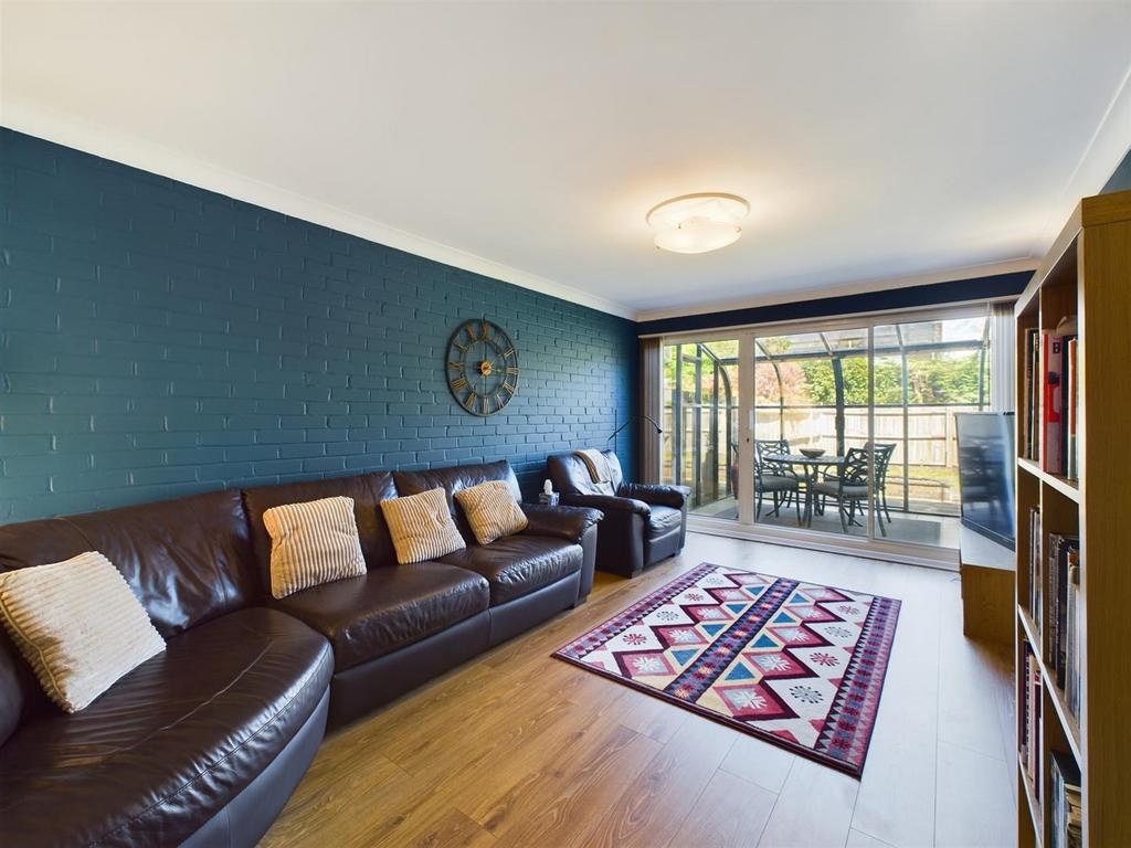 Forestfield, Crawley RH10 3 bed house £385,000