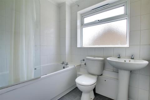 3 bedroom house to rent, Swan Close, St. Ives