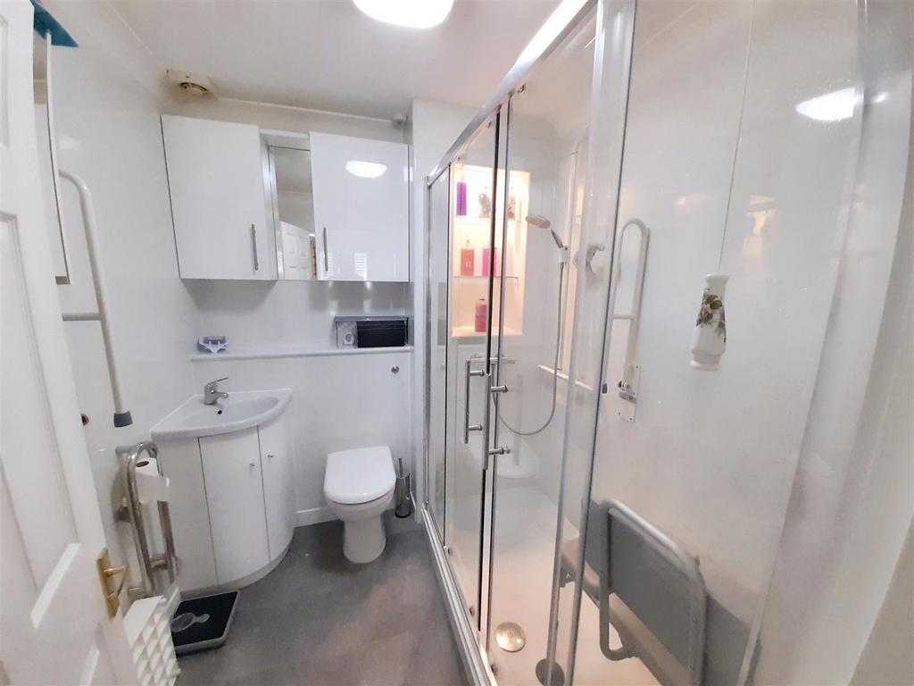 Ensuite shower room