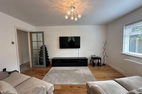 1 bedroom flat for sale, Coneygree Road, Peterborough PE2