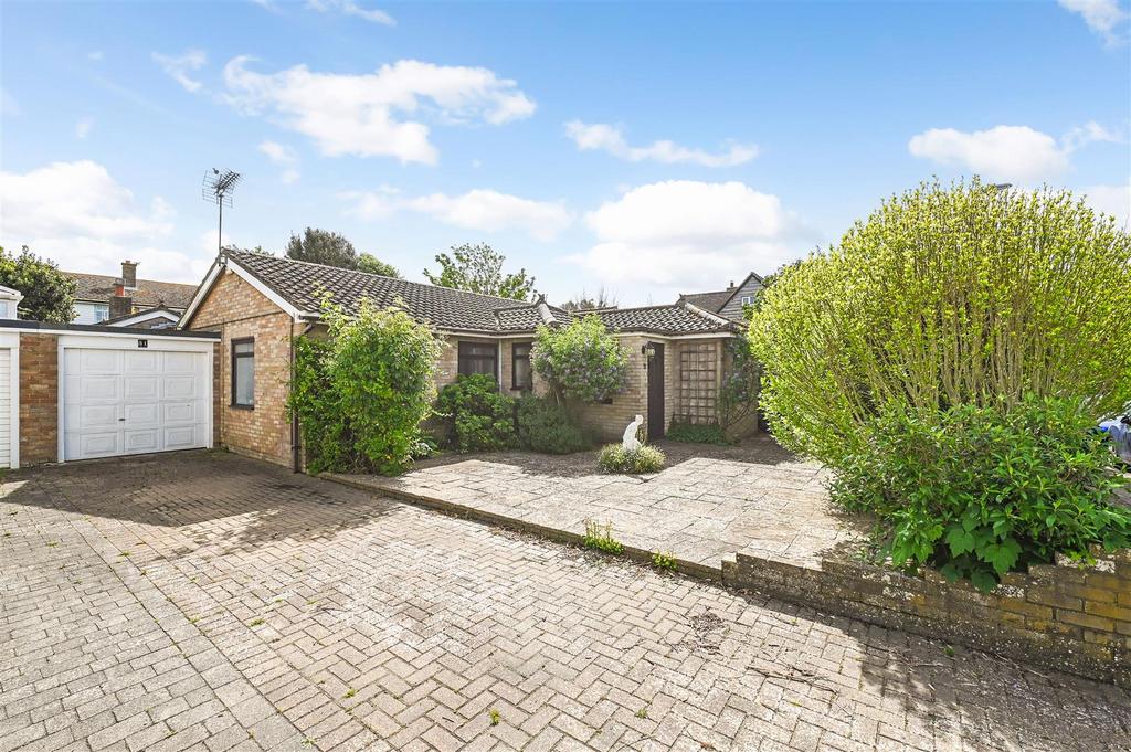 Locksash Close, West Wittering... 3 bed detached bungalow for sale £