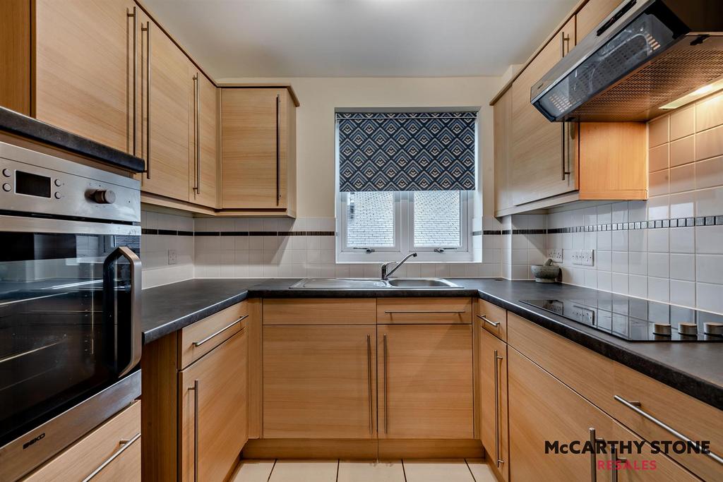 8596902-interior01-800.JPG