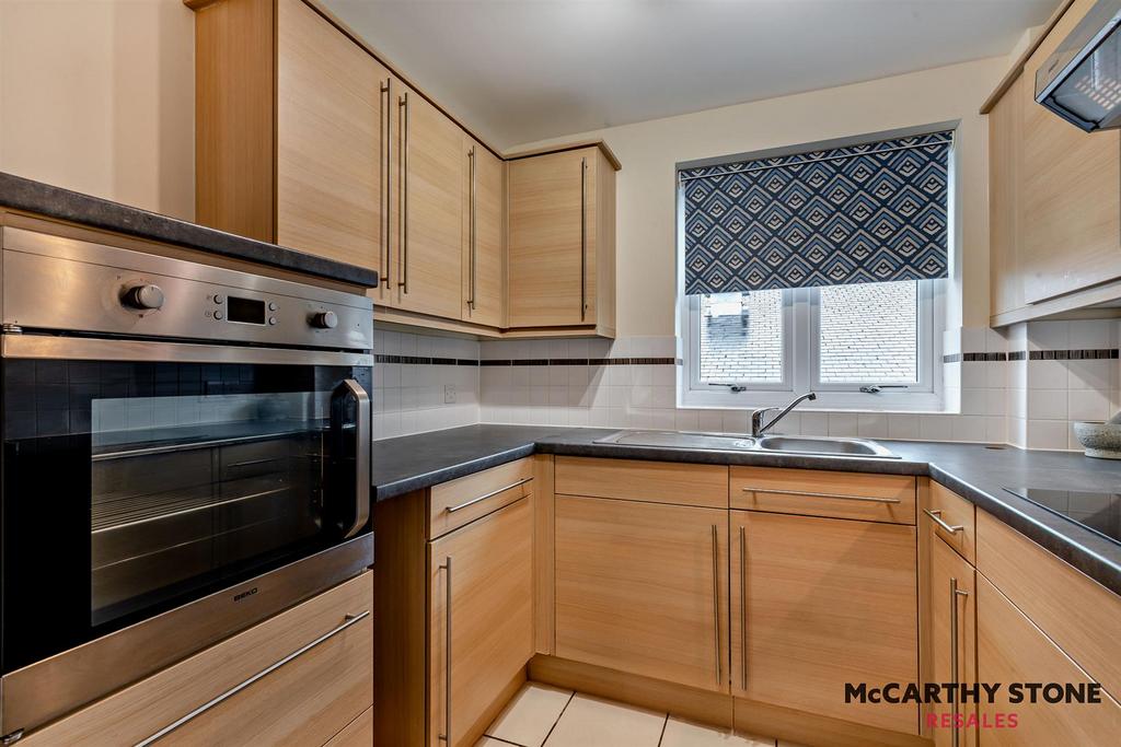 8596902-interior02-800.JPG