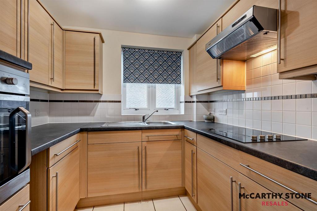 8596902-interior03-800.JPG