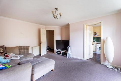 35 Lees Court, Coatbridge, ML5 4NT