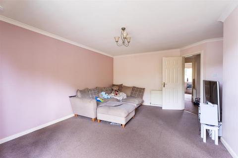 35 Lees Court, Coatbridge, ML5 4NT