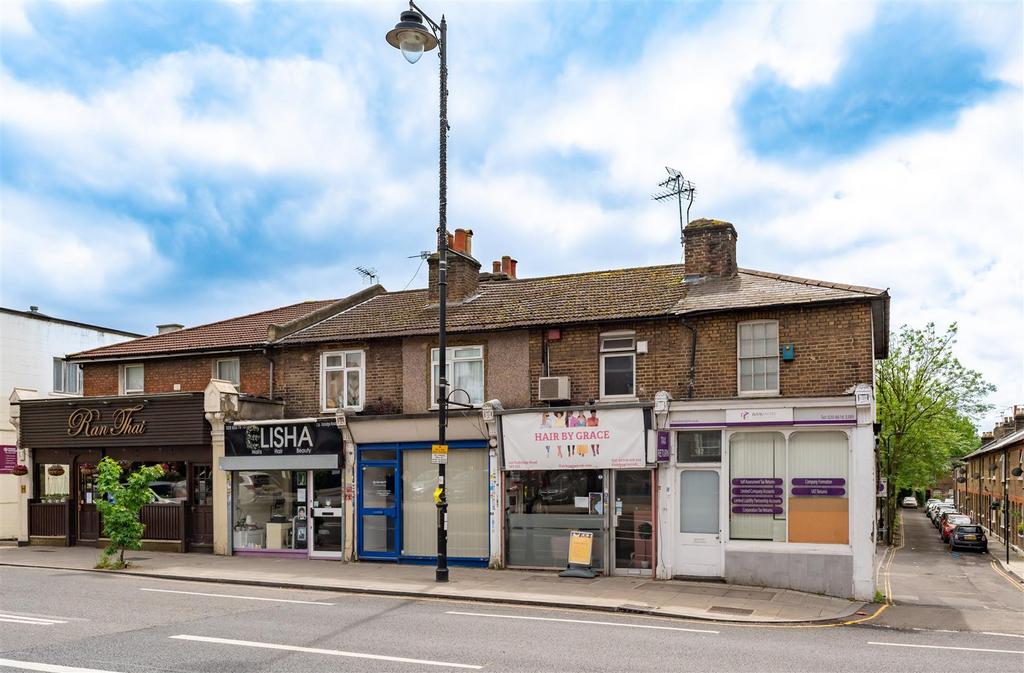Uxbridge Road, Hanwell, London 1 bed apartment for sale £285,000
