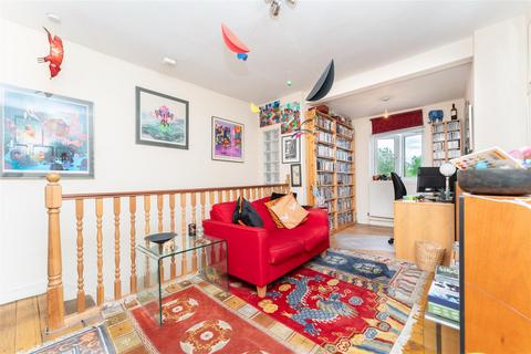 140a Uxbridge Road, London, W7 3SL