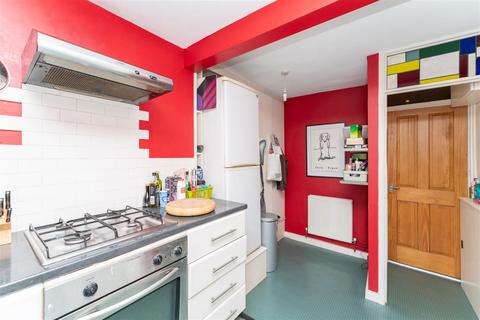 140a Uxbridge Road, London, W7 3SL