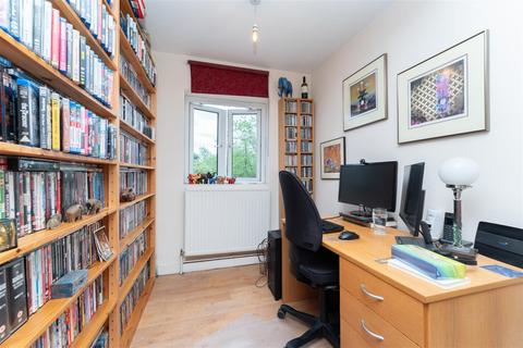 140a Uxbridge Road, London, W7 3SL