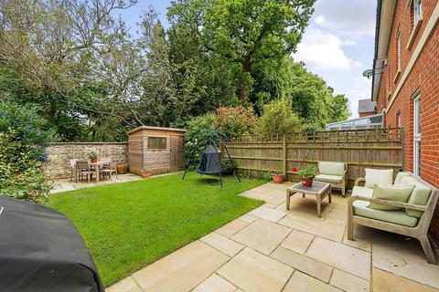 12 College Close, Thame, OX9 2DQ