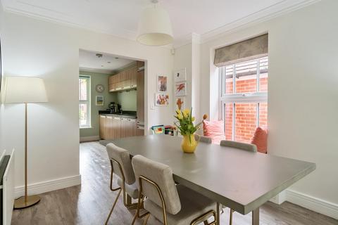 12 College Close, Thame, OX9 2DQ