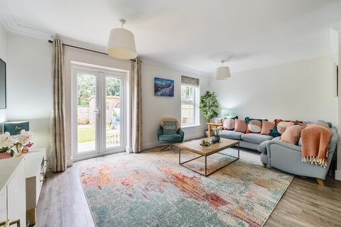 12 College Close, Thame, OX9 2DQ