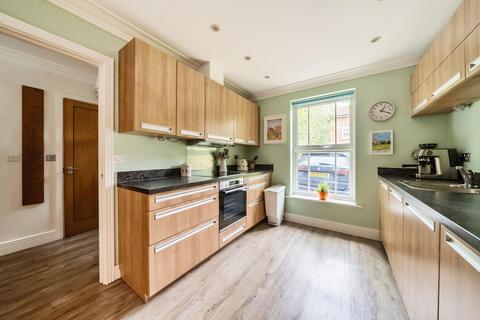 12 College Close, Thame, OX9 2DQ