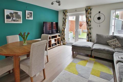 3 bedroom end of terrace house for sale, Solebay Way, Gosport