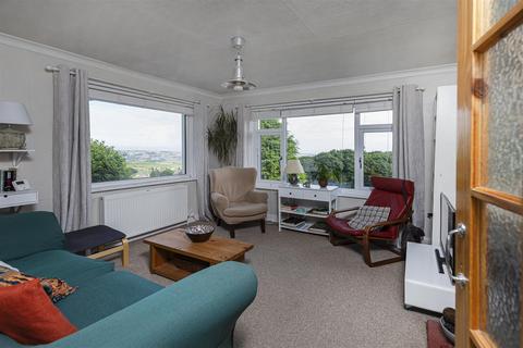 87 Back Lane, Queensbury, Bradford, BD13 1HB