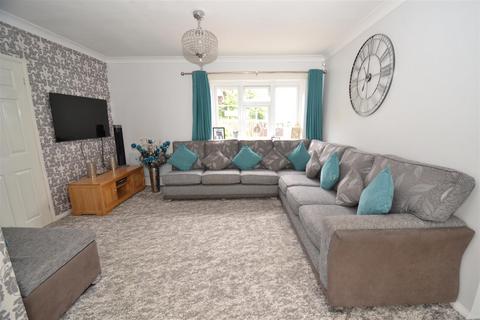 37 Buckingham Crescent, Clayton, Bradford, BD14 6EJ