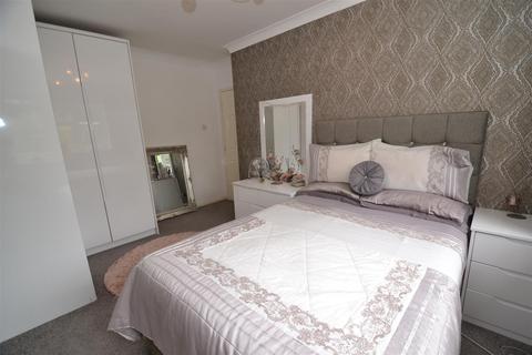 37 Buckingham Crescent, Clayton, Bradford, BD14 6EJ
