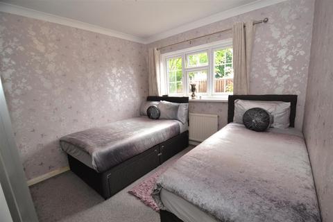 37 Buckingham Crescent, Clayton, Bradford, BD14 6EJ