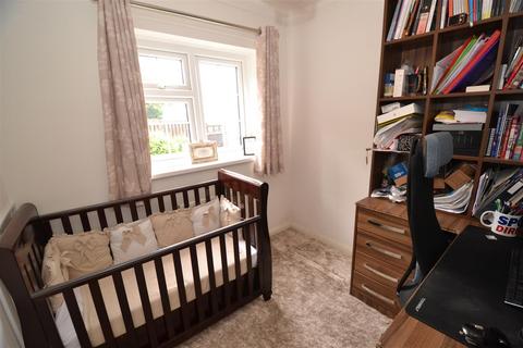 37 Buckingham Crescent, Clayton, Bradford, BD14 6EJ
