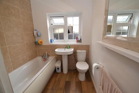 37 Buckingham Crescent, Clayton, Bradford, BD14 6EJ