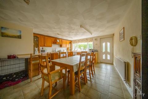 86 Neath Road, Pontardawe, Swansea, SA8 3HB