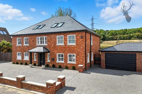 6 bedroom detached house to rent, Ivy Chimneys, Epping