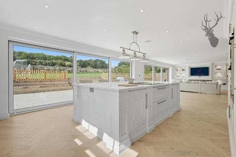 6 bedroom detached house to rent, Ivy Chimneys, Epping